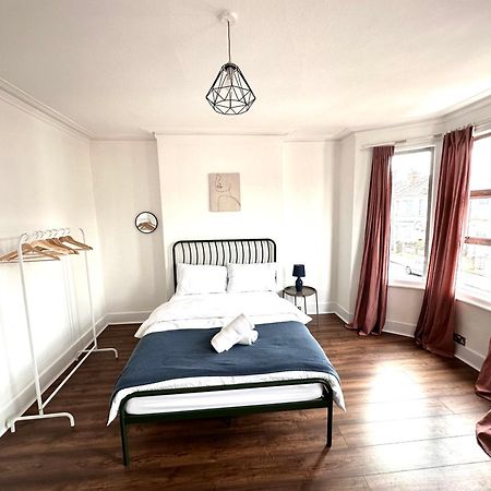 Charming, Renovated Residence In Willesden Green Лондон Экстерьер фото